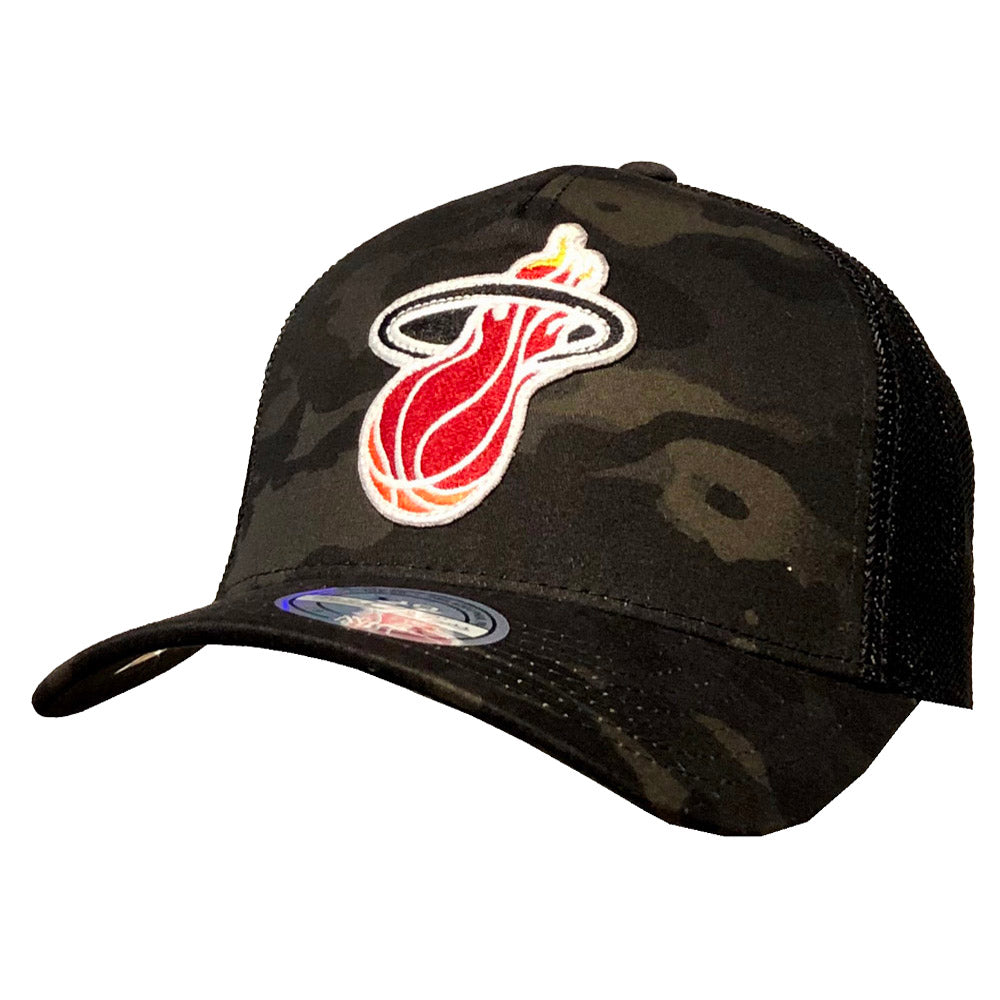 Mitchell & Ness - Miami Heat Trucker Cap - Black Multicam - capstore.dk