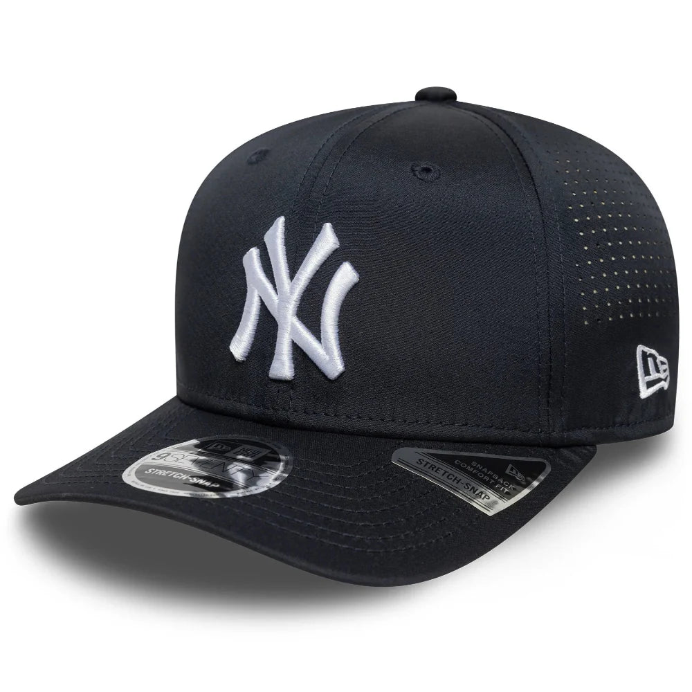 New Era - 9Seventy Perforated New York Yankees Stretch Snap - Navy